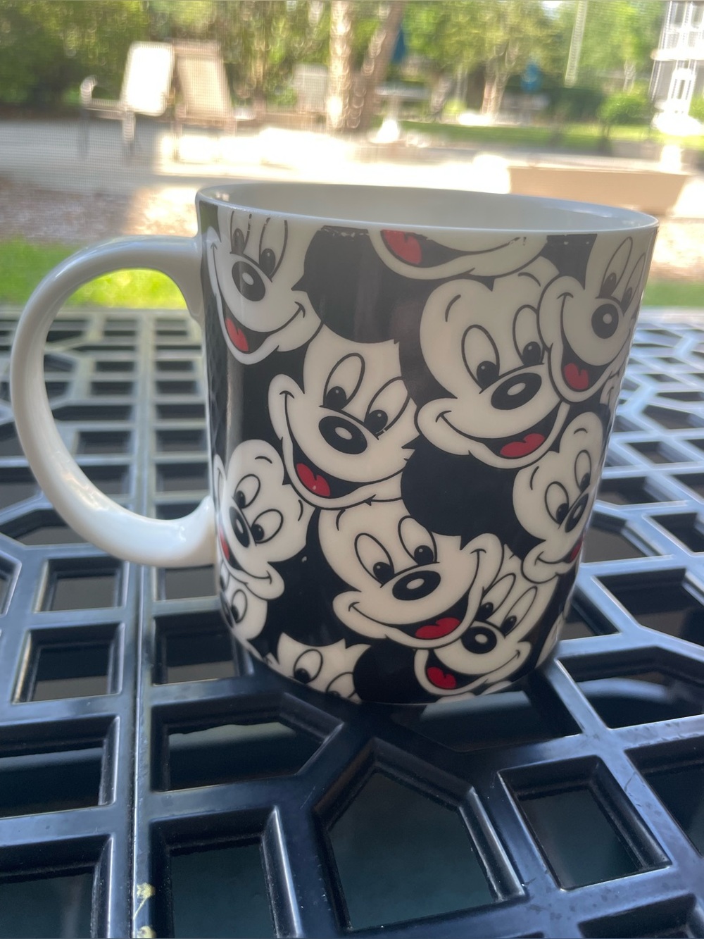 Vintage Disney Mickey Mouse Coffee Tea Hot Chocolate Cup Mug Smiling Faces